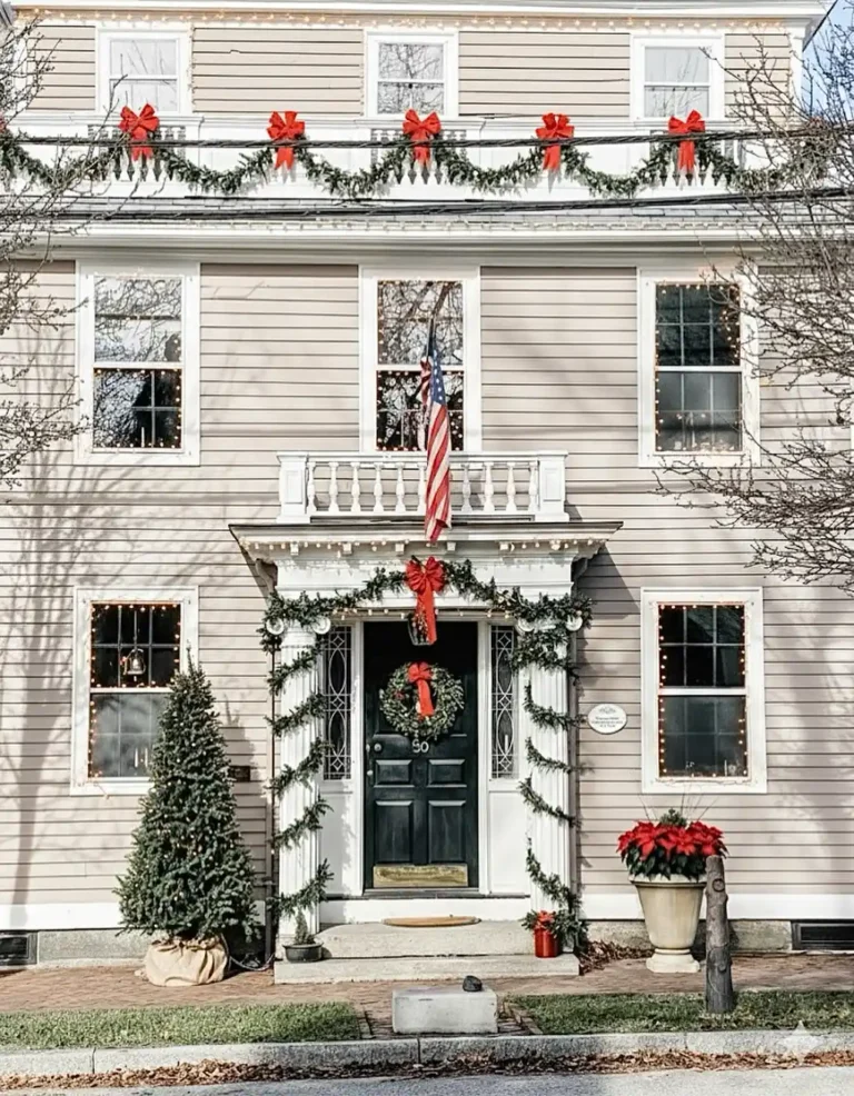 Colonial House Christmas Outdoor